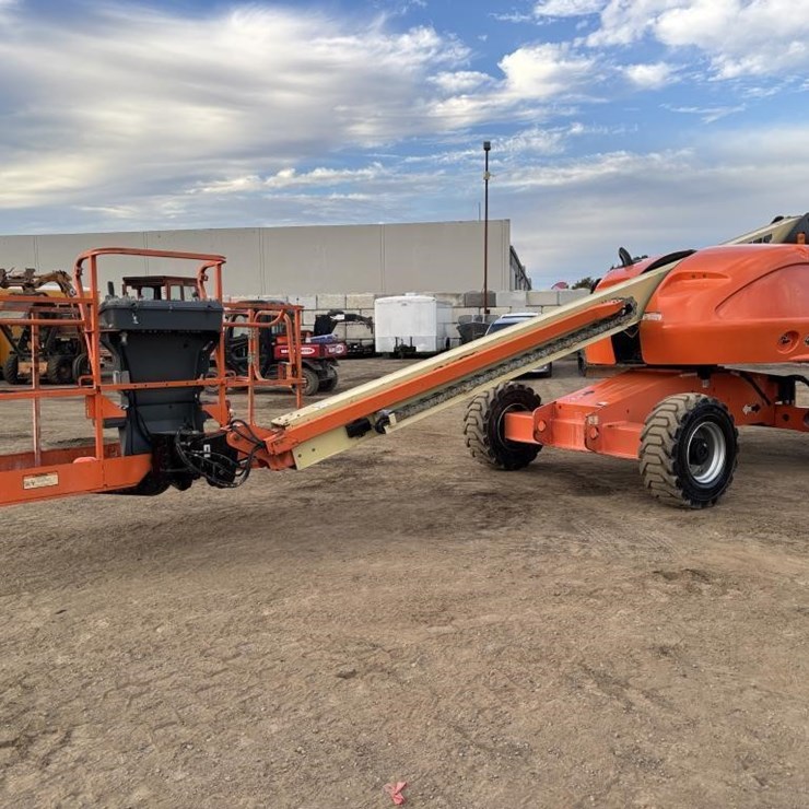 2013 JLG 400S