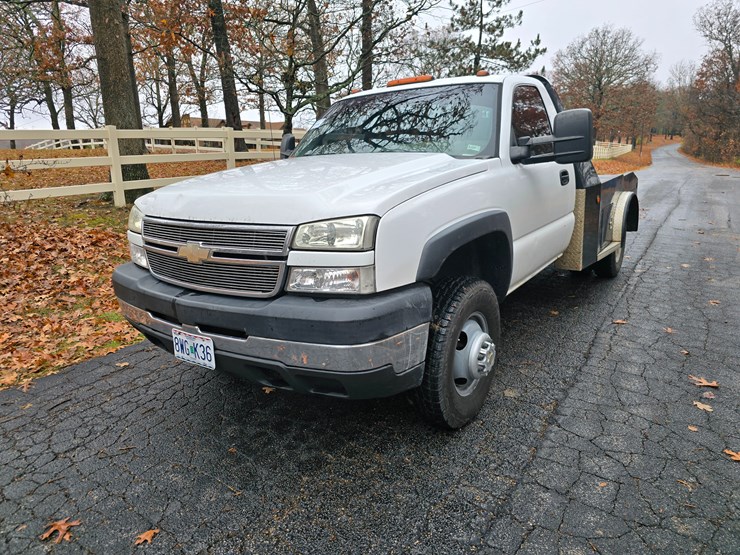 chevrolet-silverado-3500-image-2