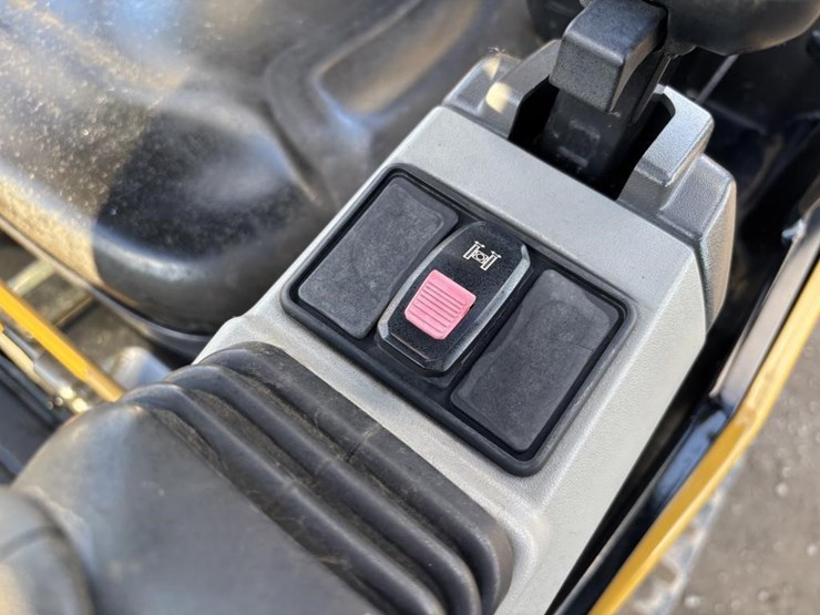 2021-caterpillar-302.7cr-image-39