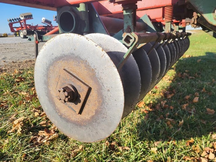 brillion-9-shank-soil-saver-image-30