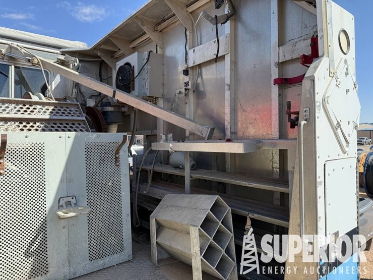 peterbilt-335-image-13