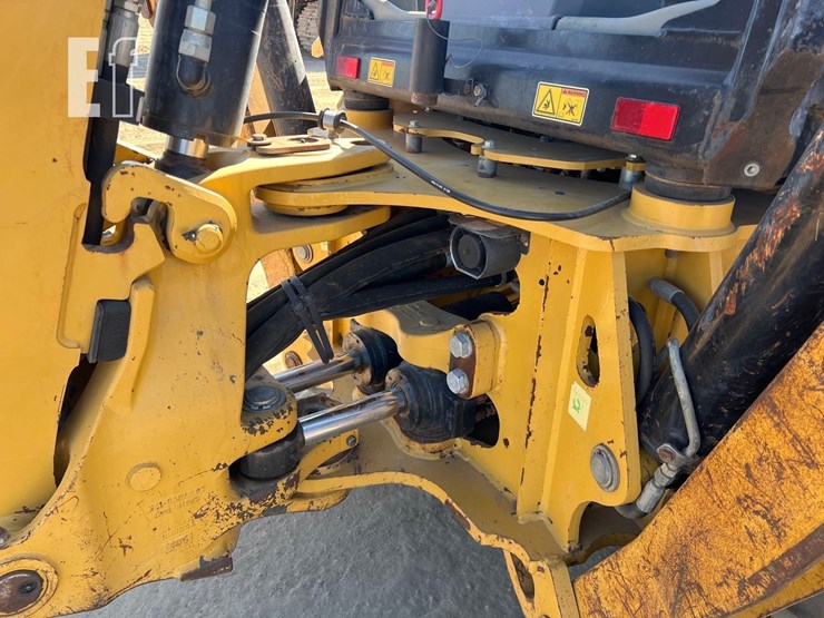 2016-caterpillar-415f2-image-32