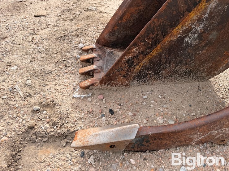 14"-backhoe-bucket-&-frost-ripper-image-9