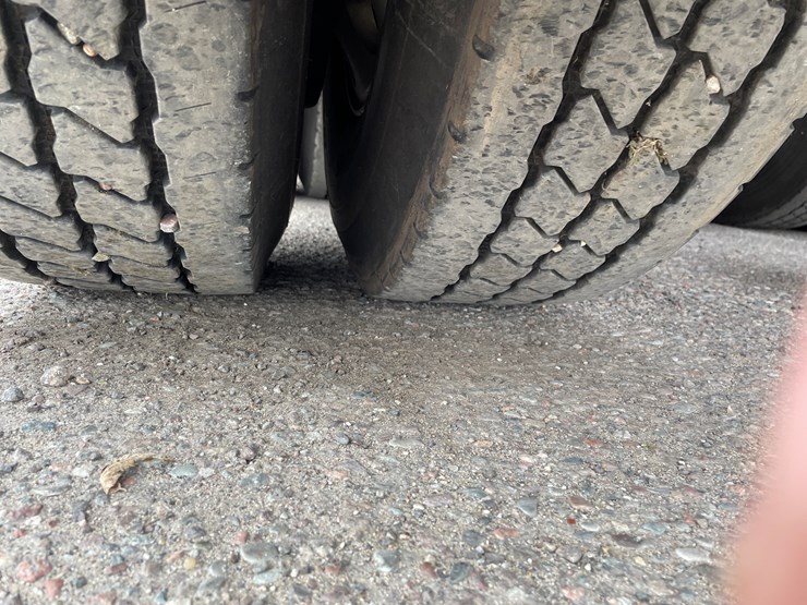 #1043-•-2009-freightliner-semi-(wi-title-in-delay)-image-89