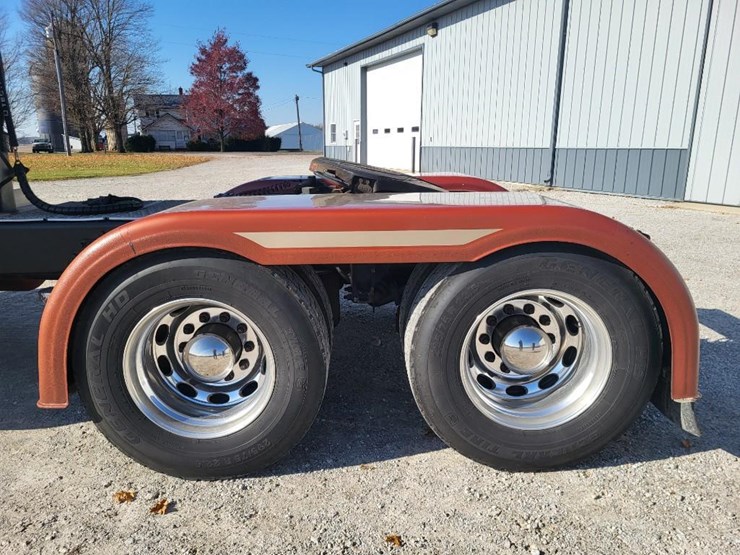 peterbilt-389-image-27