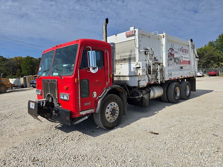 2003-peterbilt-320-image-3