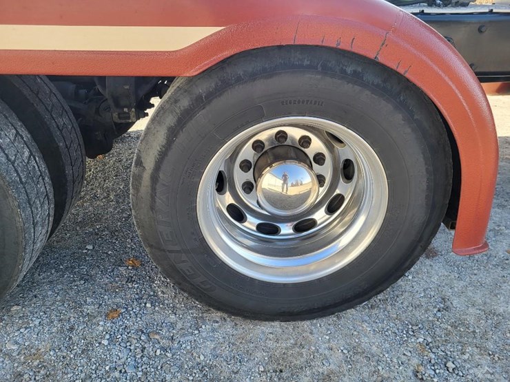 peterbilt-389-image-38