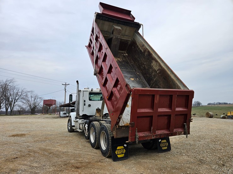 freightliner-122sd-image-34