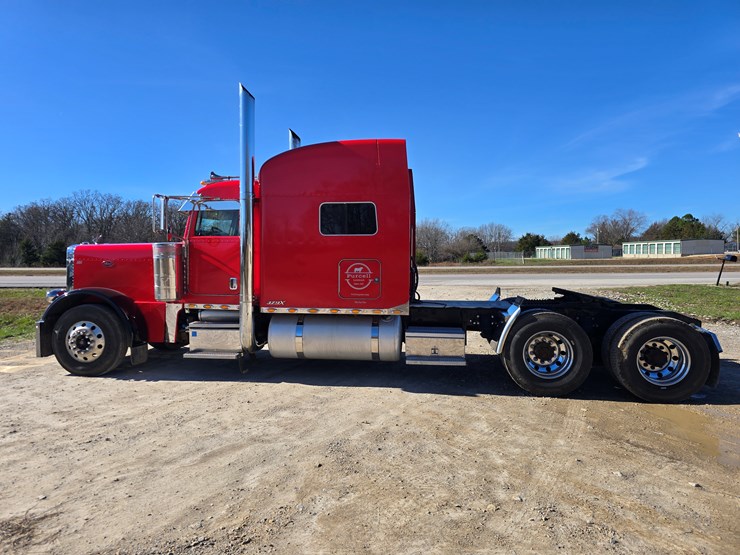 2005-peterbilt-379-image-12