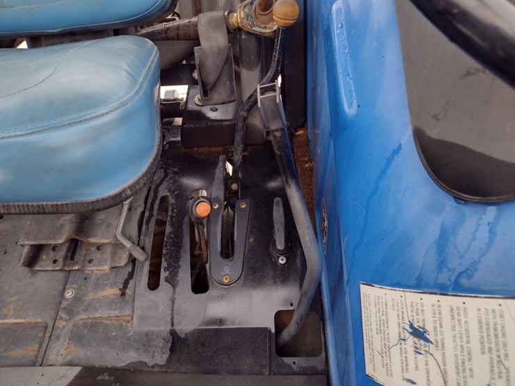 new-holland-tn70a-image-12