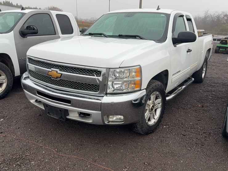 #3017-•-2013-chevy-silverado-z71-pickup-truck-image-1