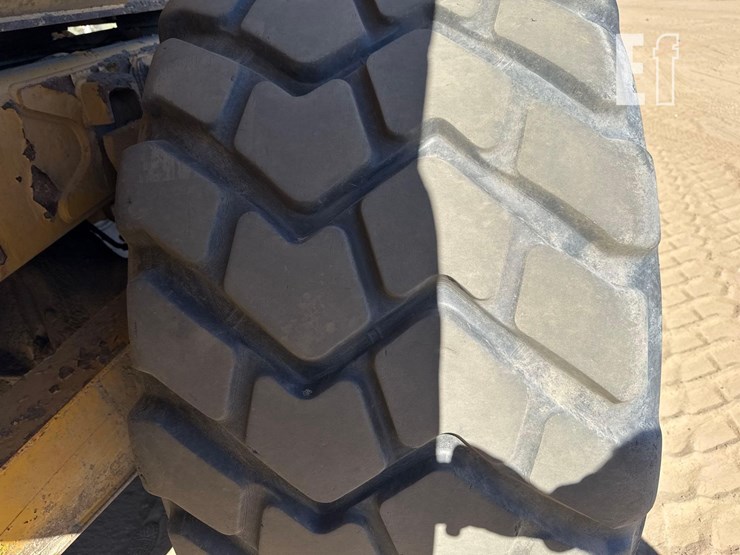 2007-caterpillar-725-image-9