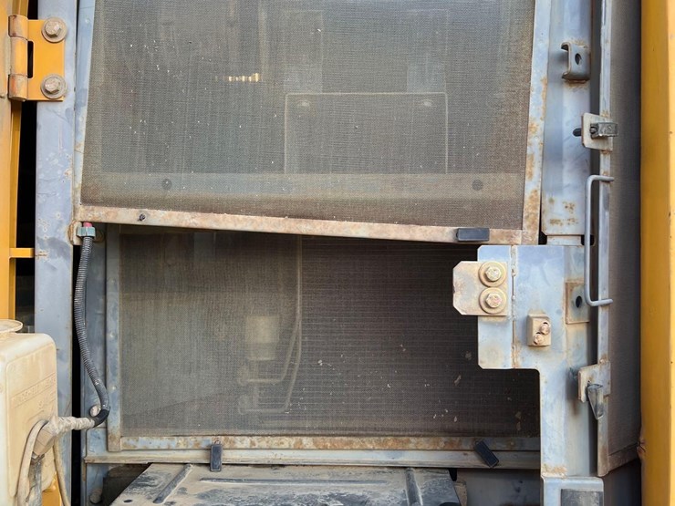 deere-245g-lc-image-21