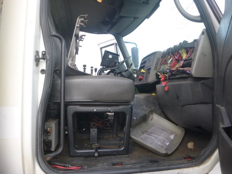 international-7600-image-10