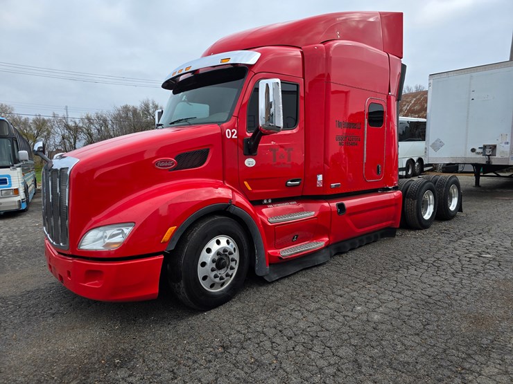 2017-peterbilt-579-image-4