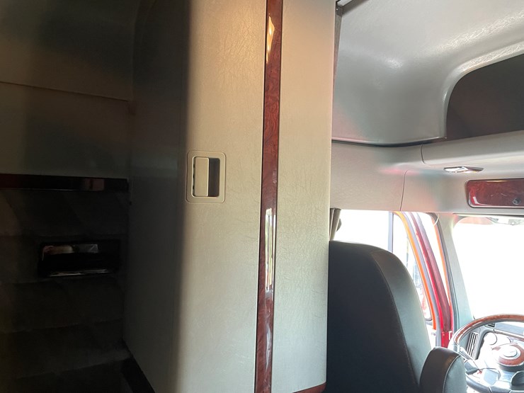 #1043-•-2009-freightliner-semi-(wi-title-in-delay)-image-55