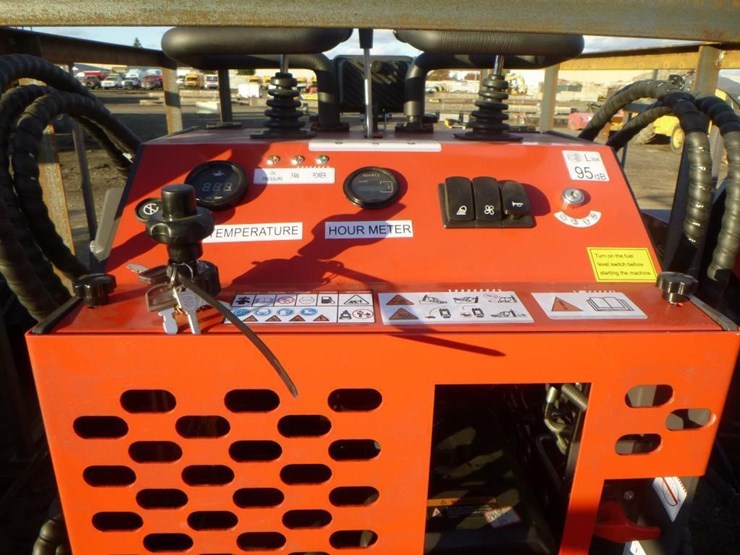 2025-agt-ysrt14-skid-steer-track-loader-image-12