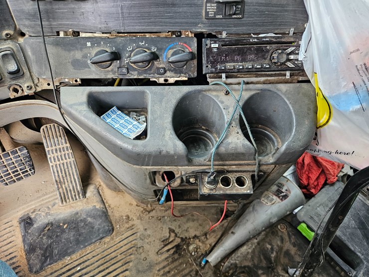 freightliner-columbia-112-image-75