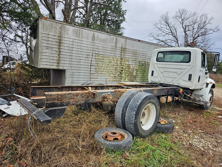 2004-international-durastar-4300-image-5