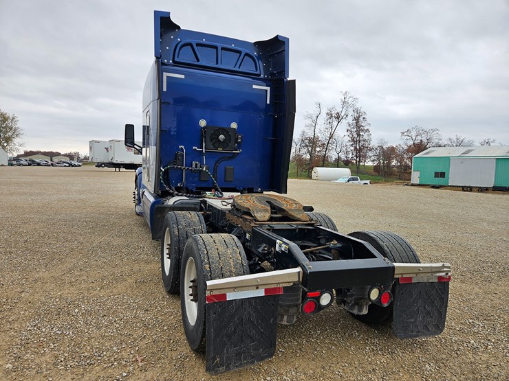 peterbilt-579-image-14