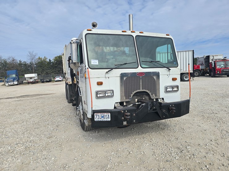 2003-peterbilt-320-image-36