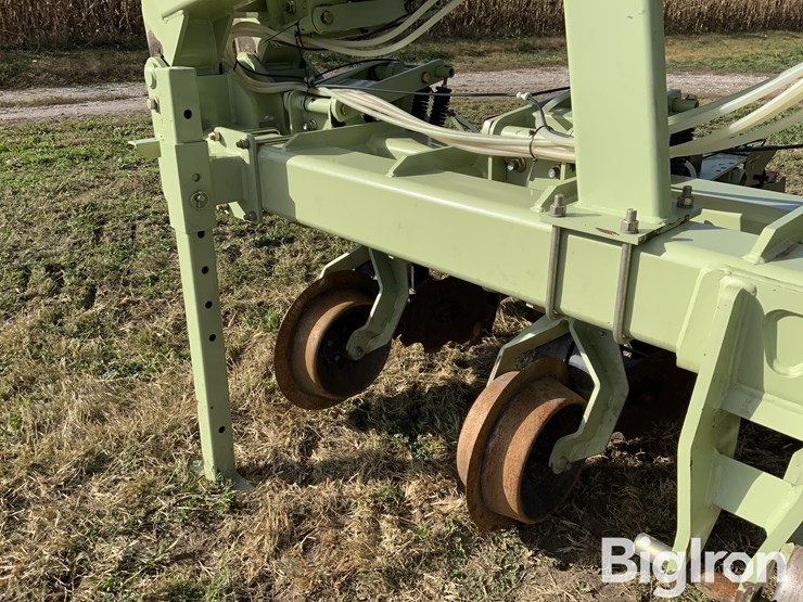 2013-orthman-12r30”-1tripr-strip-till-machine-image-15