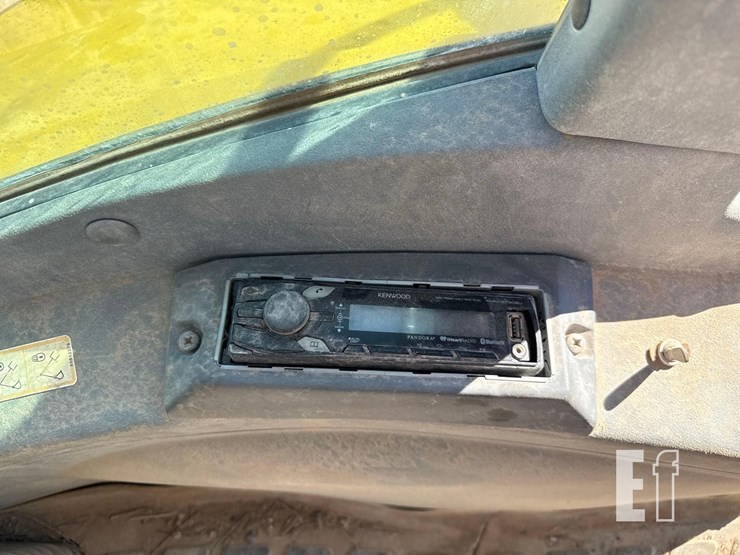 new-holland-b95-image-31