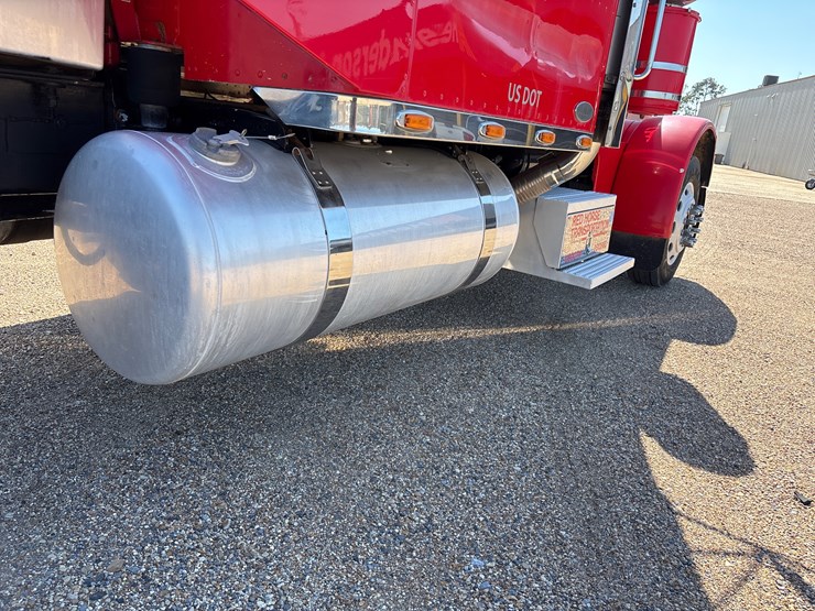 2002-peterbilt-379-image-12