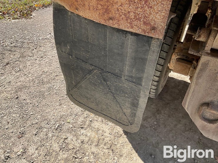 international-4700-image-17