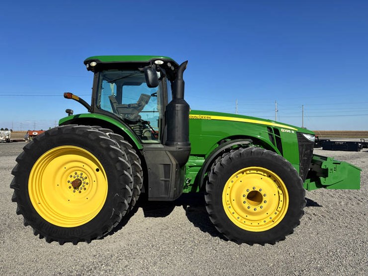 2014-john-deere-8295r-image-3