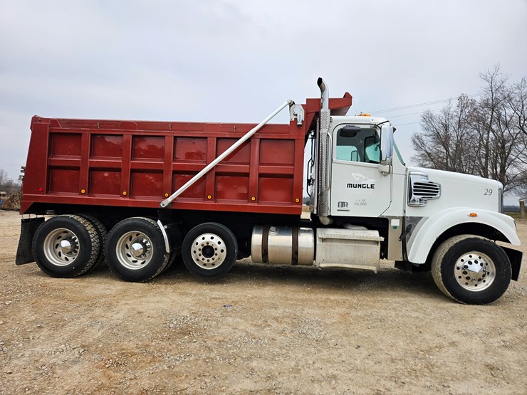 freightliner-122sd-image-24