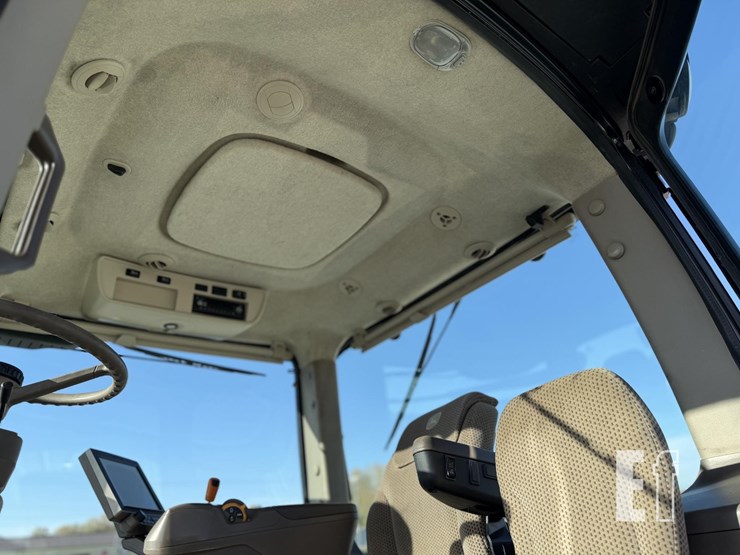 john-deere-8245r-image-33