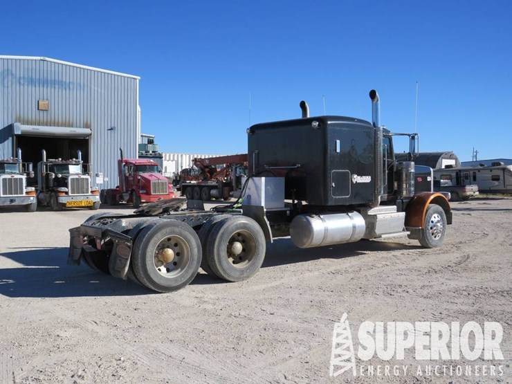 2016-peterbilt-389-image-4