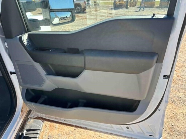 2024-ford-f350dually-1-ton-image-43