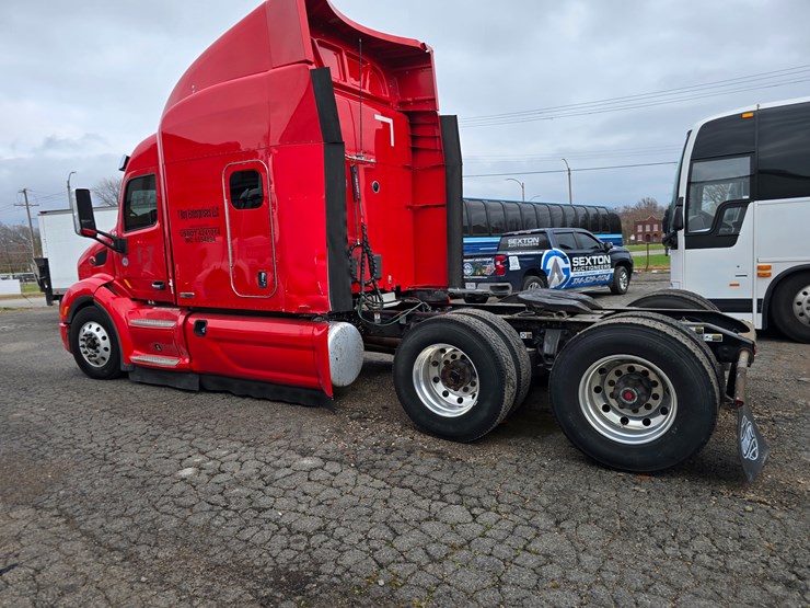 2017-peterbilt-579-image-13
