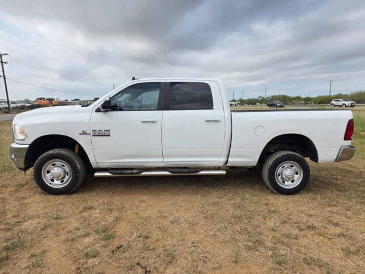 2017-dodge-2500-image-8