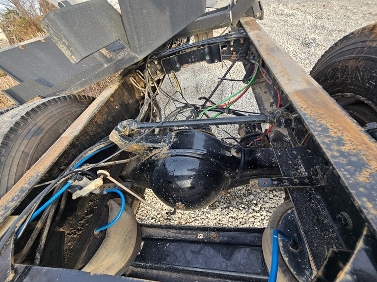 2019-freightliner-m2-106-image-34