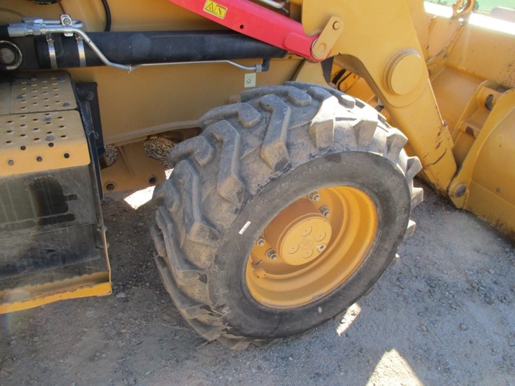 2017-caterpillar-450f-image-28