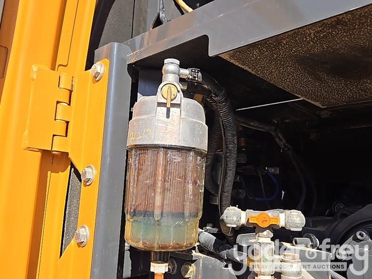 2021-case-cx210-lc-image-123