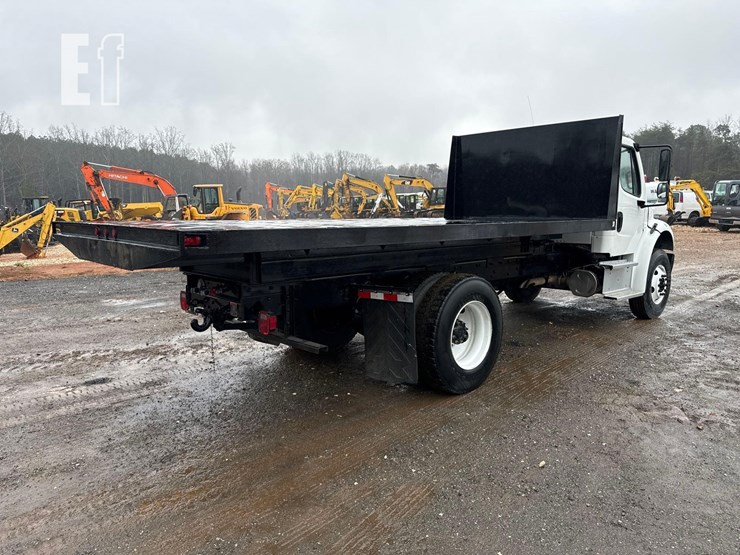 freightliner-business-class-m2-106-image-5