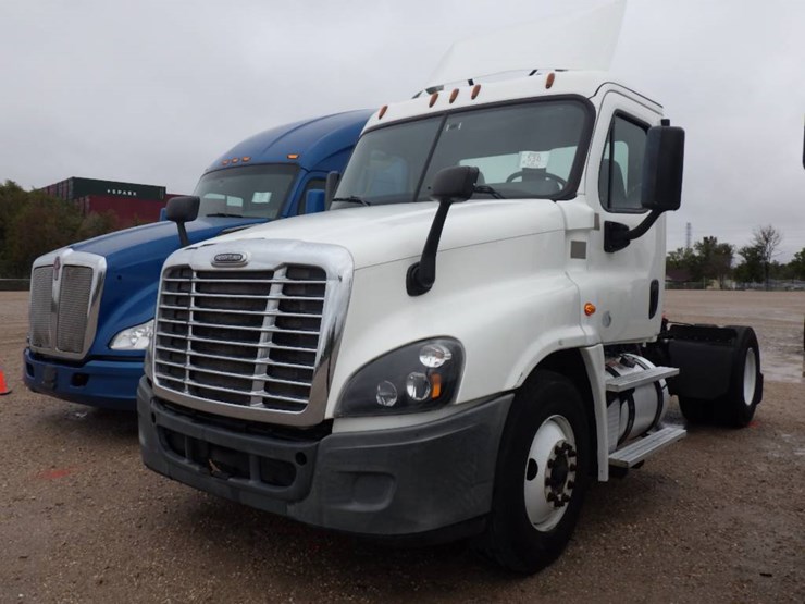 2018-freightliner-cascadia-125-image-1
