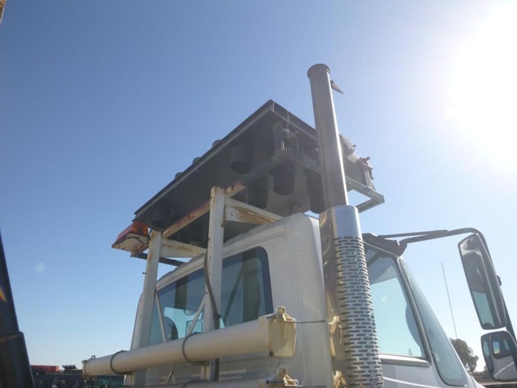 2005-international-durastar-4400-image-11