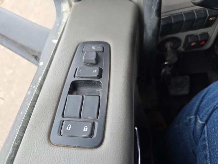 2020-peterbilt-567-image-184