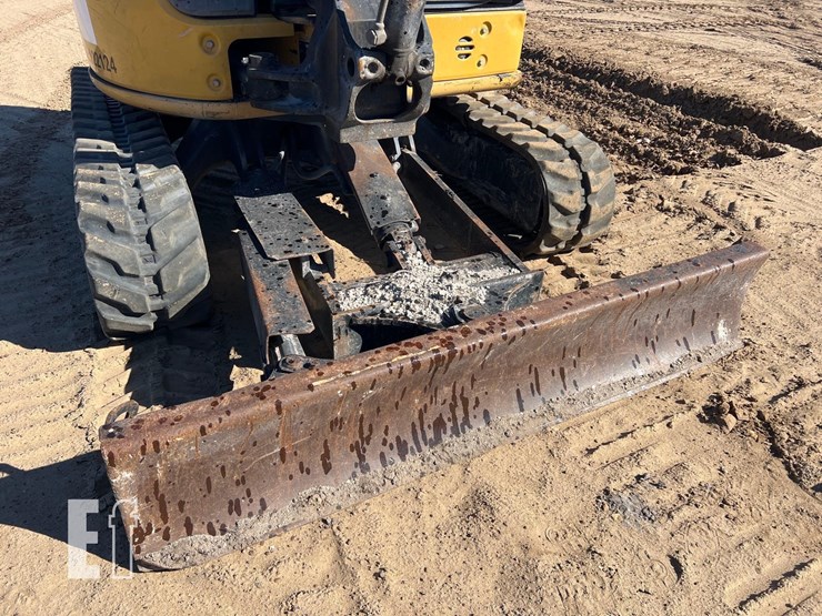 2015-deere-35g-image-25