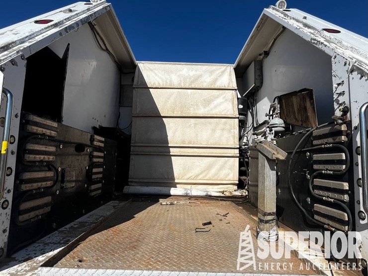 caterpillar-10-image-7