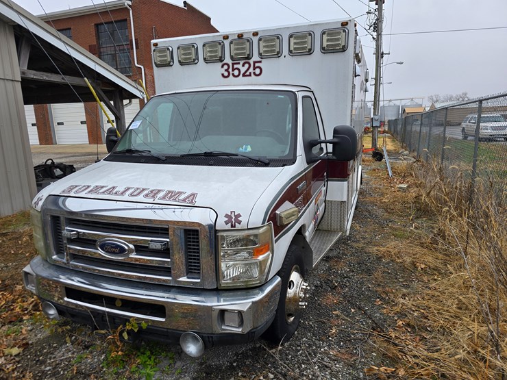 2010-ford-e450-image-1