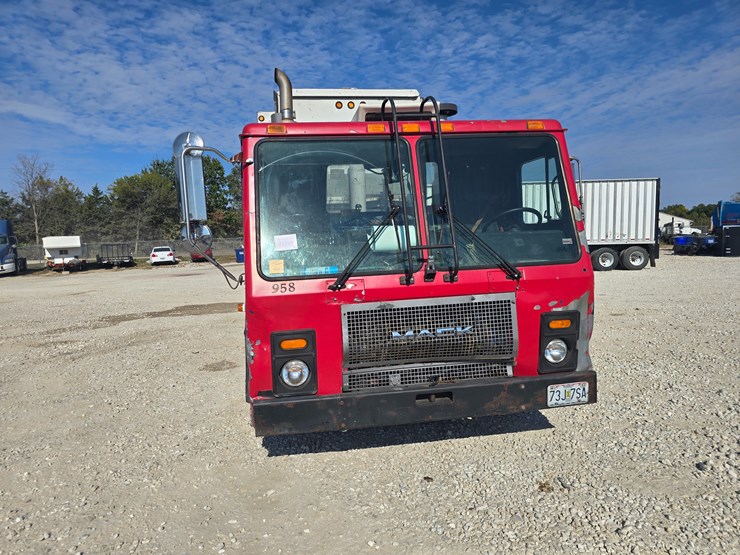 2007-mack-le613-image-44