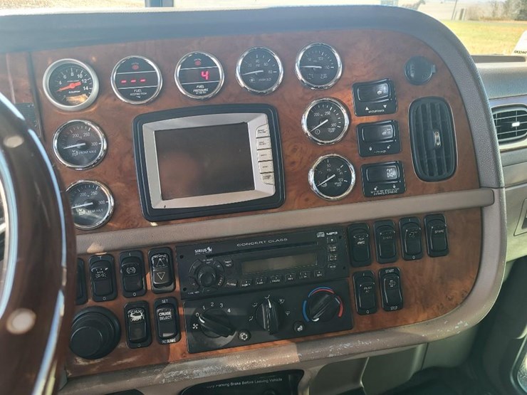 peterbilt-389-image-63