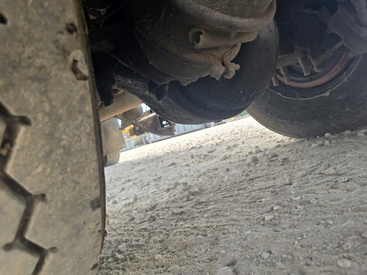 2003-peterbilt-320-image-95