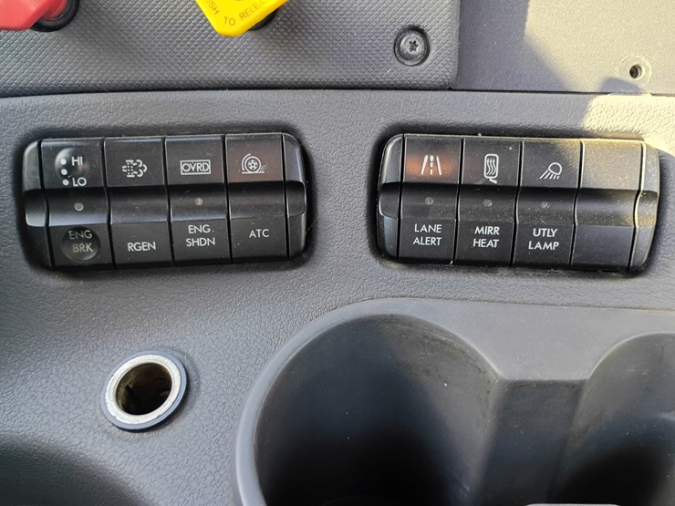 freightliner-cascadia-125-image-47